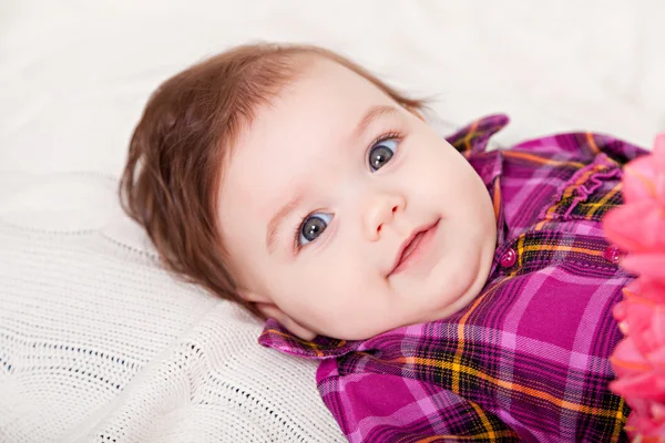 Retrato adorável bebê menina — Fotografia de Stock