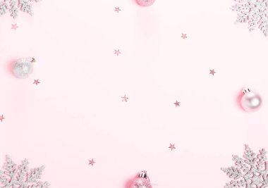 Noel kompozisyon. Xmas pembe dekor tatil şerit beyaz arka plan üzerinde topla.