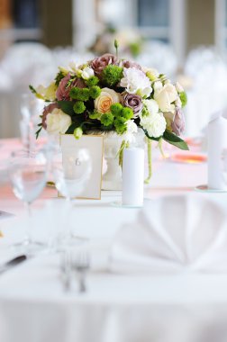 Bir olay partisi için tablo ayarlandı