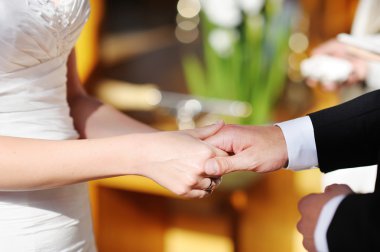 Gelin ve damat düğüne elele