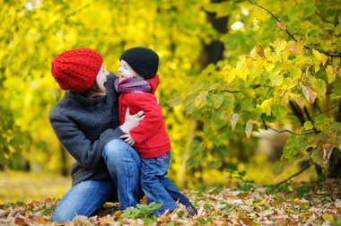 genç anne ve çocuk kızı Güz