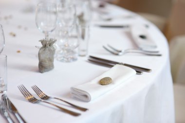 Bir olay partisi için tablo ayarlandı