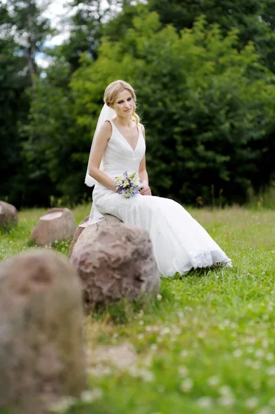 Bella sposa sorridente — Foto Stock