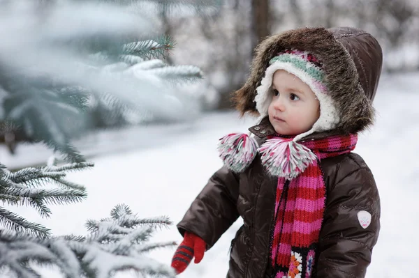 Weinig meisje van de baby van de winter — Stockfoto