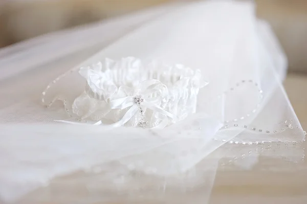 Wedding veil and a garter — Stock Photo, Image