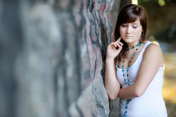 Young attractive woman in a city — Stock Photo, Image