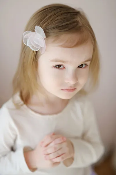 Adorable portrait de petite fille — Photo