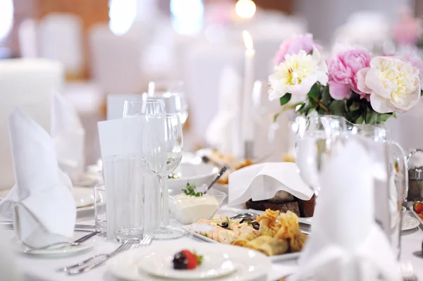 Conjunto de mesa para una fiesta —  Fotos de Stock