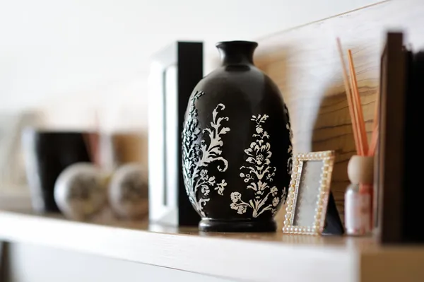 Vase closeup in decorated living room — Stock Photo, Image