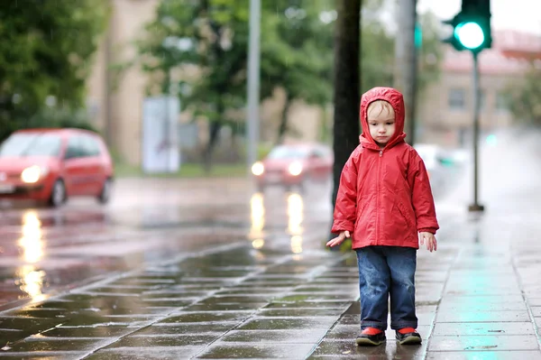 Adorable toddler girl at rainy day in autumn — Stock Photo, Image