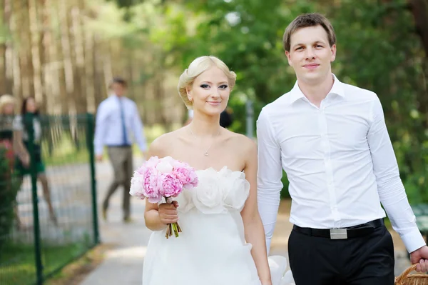 Bride and groom having a walk — Stock Photo, Image