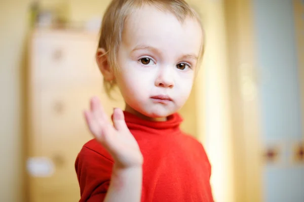 Portrait de jolie petite fille — Photo