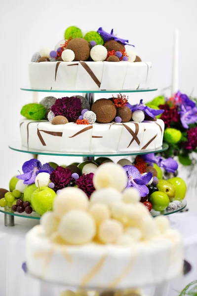 Délicieux gâteau de mariage drôle — Photo