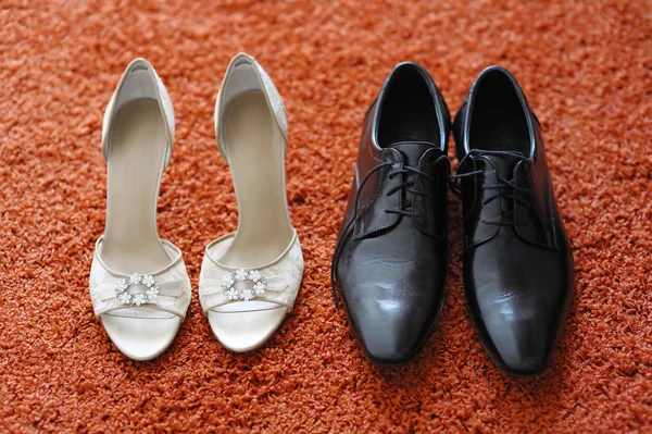 Bride's and groom's shoes — Stock Photo, Image