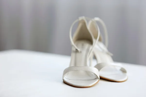 Elegant brudkläder skor — Stockfoto