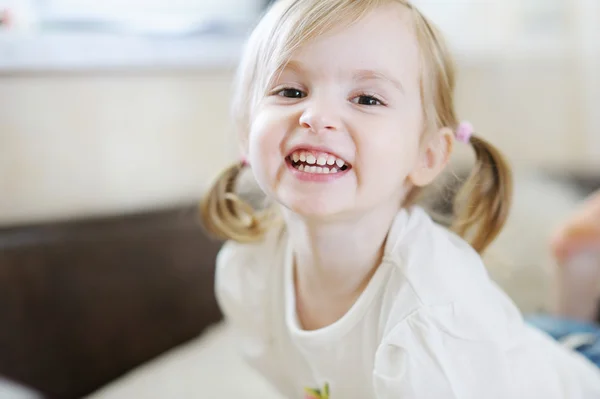 Adorable retrato de niña —  Fotos de Stock