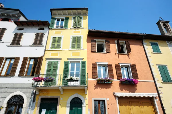 Casas coloridas em itália — Fotografia de Stock