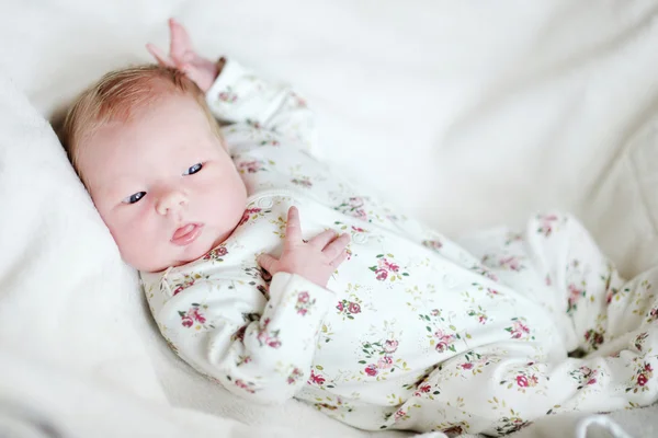 Novorozence baby girl portrét — Stock fotografie
