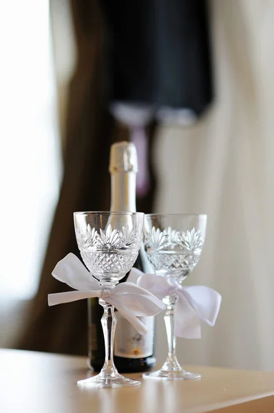 两空婚礼香槟杯 — 图库照片