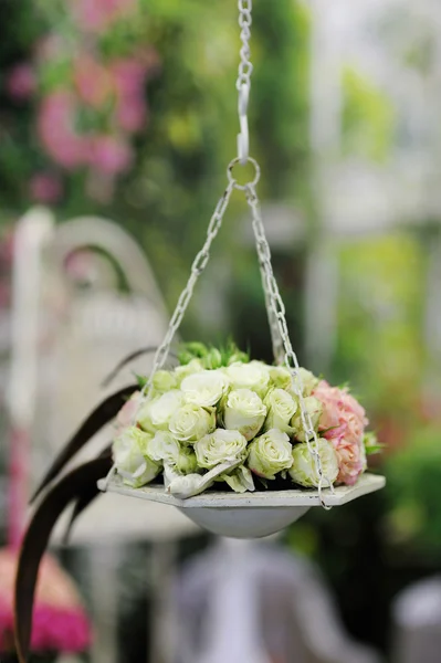 Beautiful hanging roses composition — Stock Photo, Image