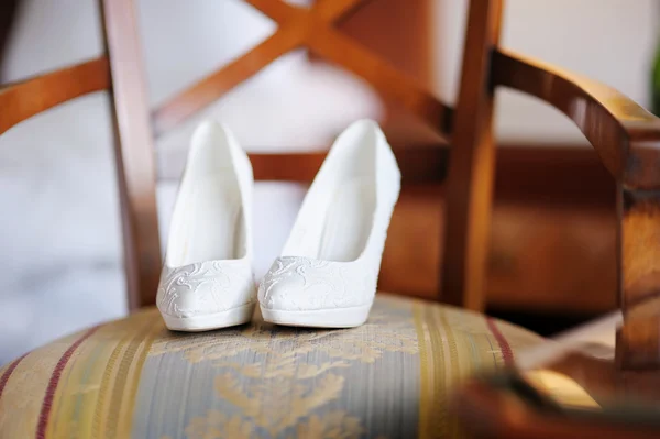 Elegant bridal shoes — Stock Photo, Image