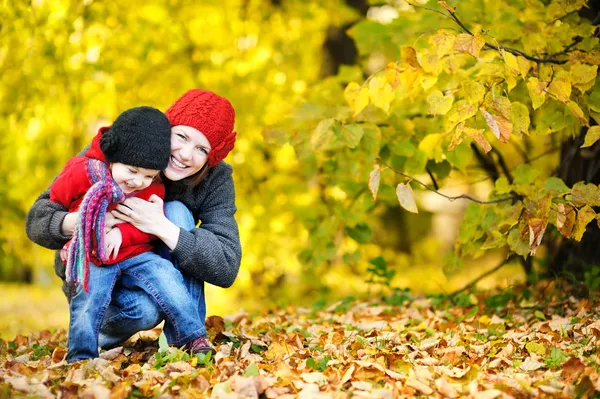 genç anne ve çocuk kızı Güz