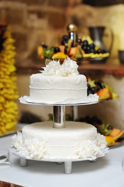 Beautiful white wedding caka — Stock Photo, Image