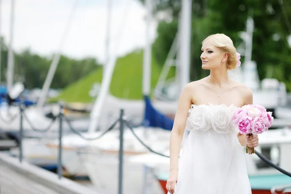 Bella sposa — Foto Stock