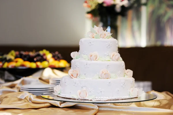 Schöne weiße Hochzeit caka — Stockfoto