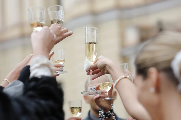 Celebração de casamento com champanhe — Fotografia de Stock