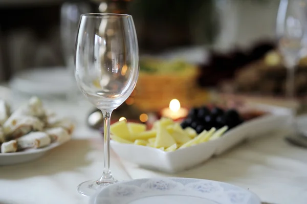 Bicchiere di vino su un tavolo — Foto Stock