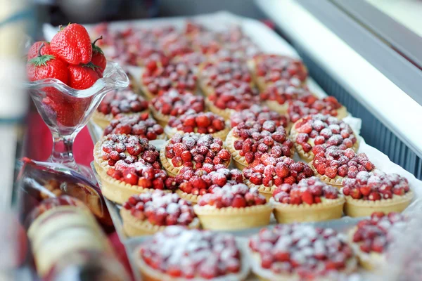 Mini strawberry tarts — Stock Photo, Image