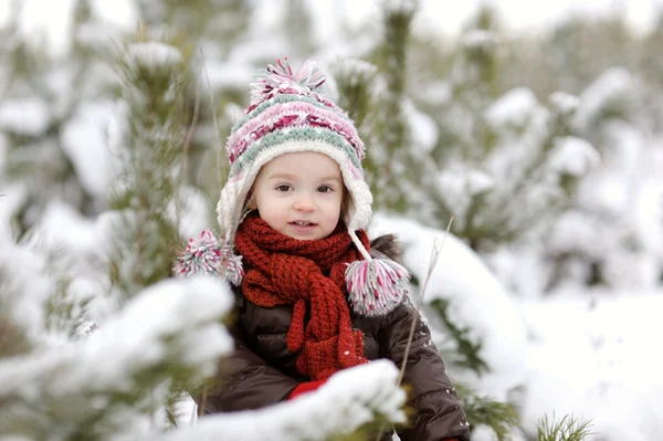 Petite fille bébé en hiver — Photo