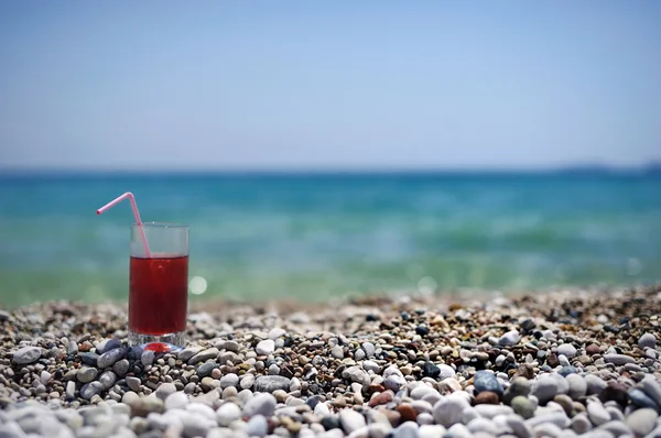 El jugo tropical fresco en la playa —  Fotos de Stock