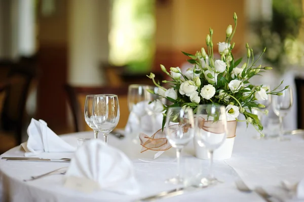 Conjunto de mesa para una fiesta o boda — Foto de Stock