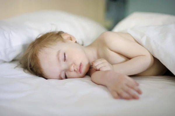 Bedårande barn girl sova — Stockfoto