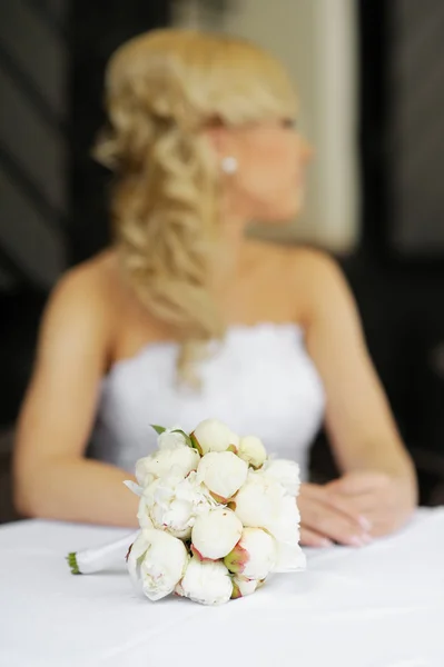 Beautiful peonies wedding bouquet — Stock Photo, Image