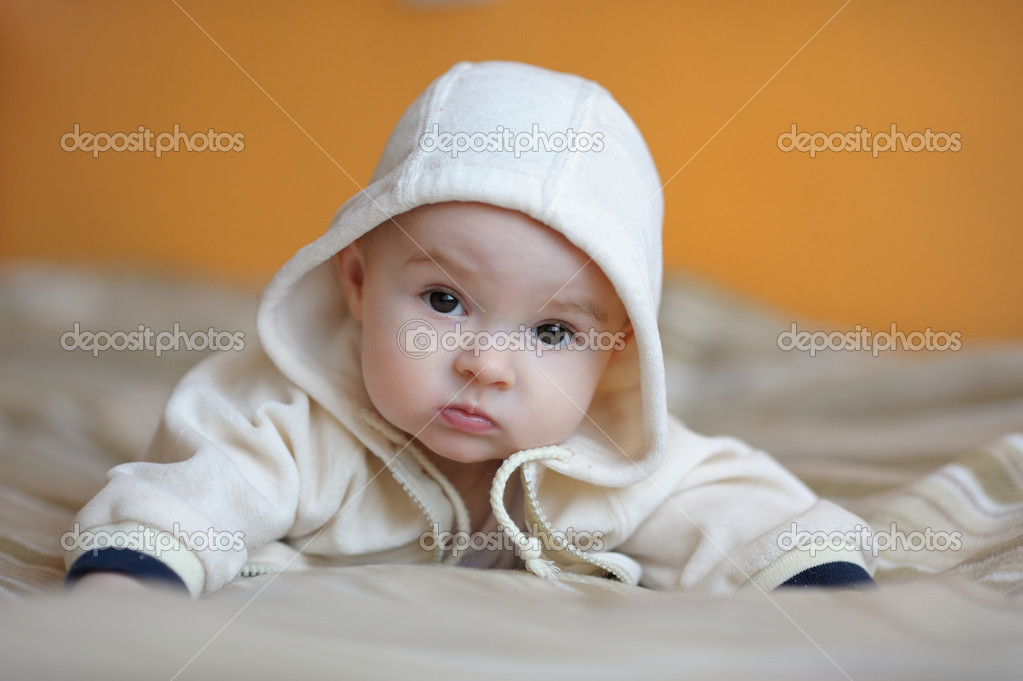 6 ヶ月歳の赤ちゃん女の子 ストック写真 C Mnstudio