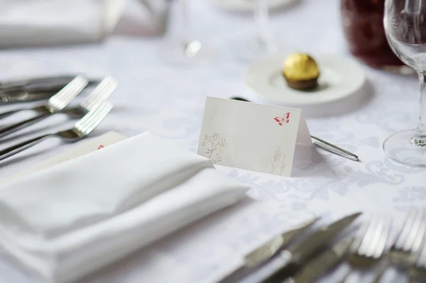 Tisch für eine Event-Party gedeckt — Stockfoto