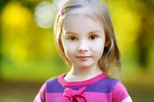 Portrait of an adorable little girl — Stock Photo, Image