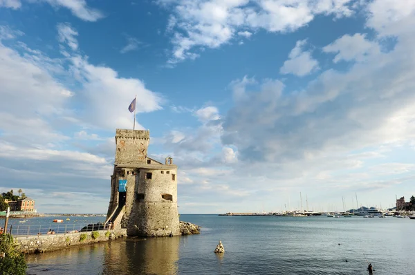 Rapallo şehrin eski tarihi Kalesi — Stok fotoğraf