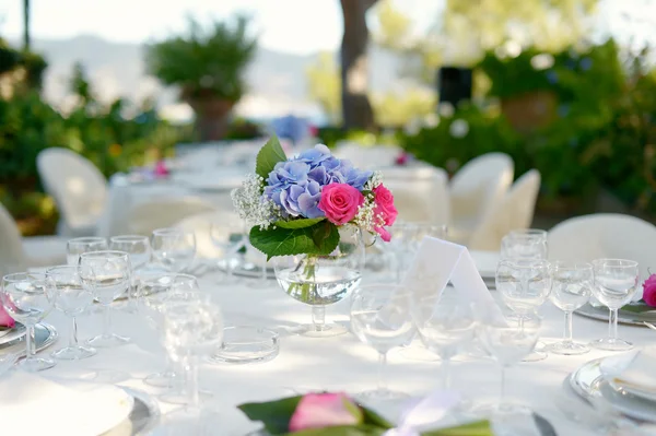 Tavola apparecchiata per una festa di eventi — Foto Stock