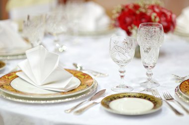 Bir olay partisi için tablo ayarlandı