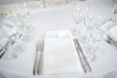 Bir olay partisi için tablo ayarlandı