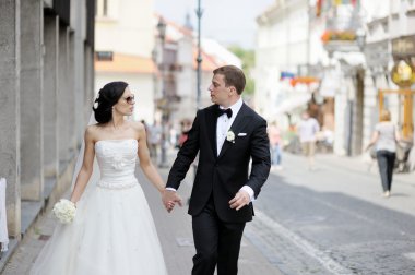 Gelin ve damat birlikte yürüme