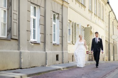 Gelin ve damat birlikte yürüme