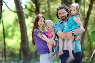 yaz günü, Dört Kişilik Aile