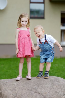 Erkek ve Kız Kardeş Portresi