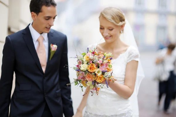 Beautiful bride and a goorm — Stock Photo, Image