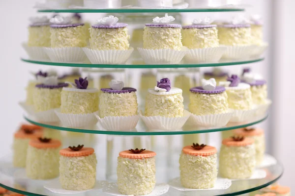 Decorated cupcakes on a glass plate — Stock Photo, Image